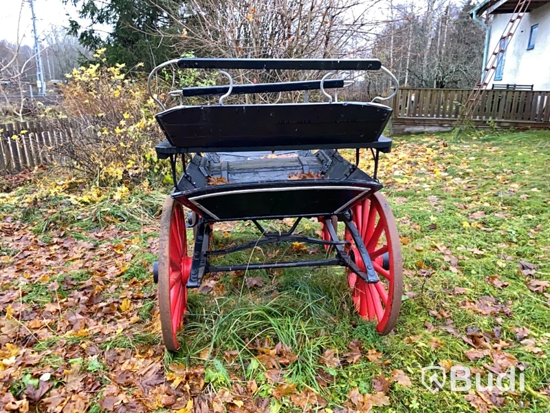 Hästvagn och släde