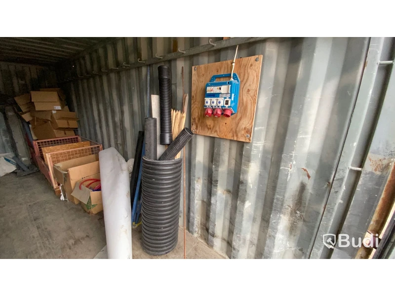Container 20 fot med innehåll
