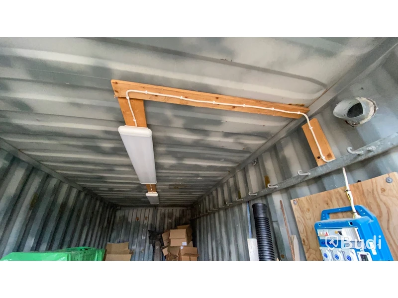Container 20 fot med innehåll