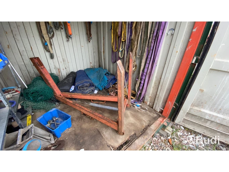 Container 10 fot med innehåll