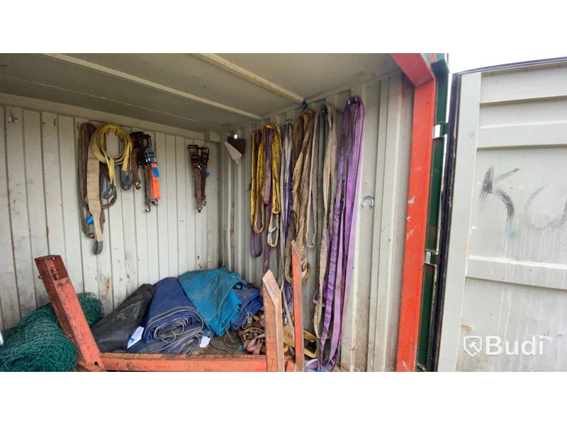 Container 10 fot med innehåll