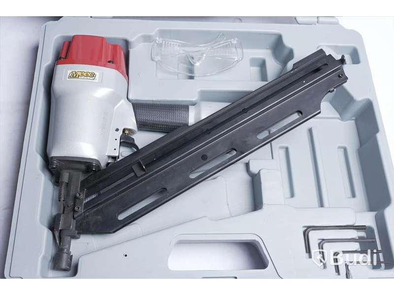 Diverse verktyg, spikpistol, cirkelsåg bla – Meec Tools, Hitachi, Panasonic,