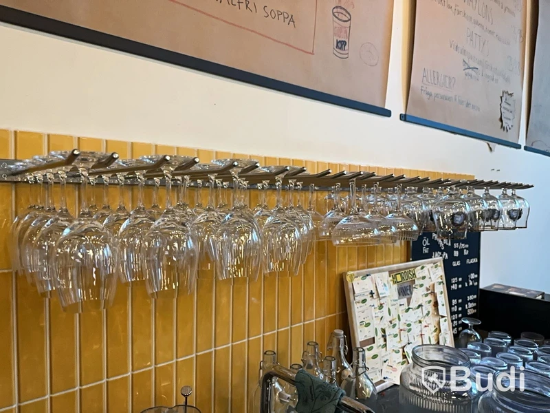 Spjutställ med diverse glas