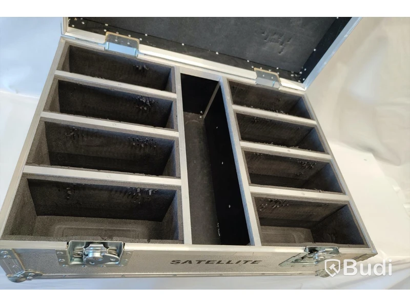 8 st Ipix Satellite och case.