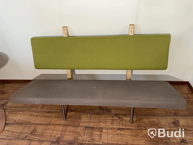 Vägghängd soffa 164x65 (47)x 115 cm