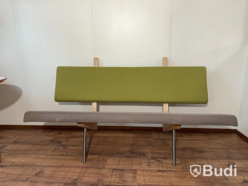 Vägghängd soffa 164x65 (47)x 115 cm