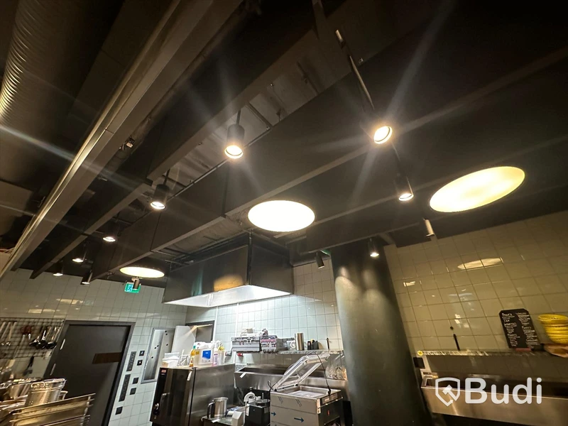Cirka 12 st spotlights.
