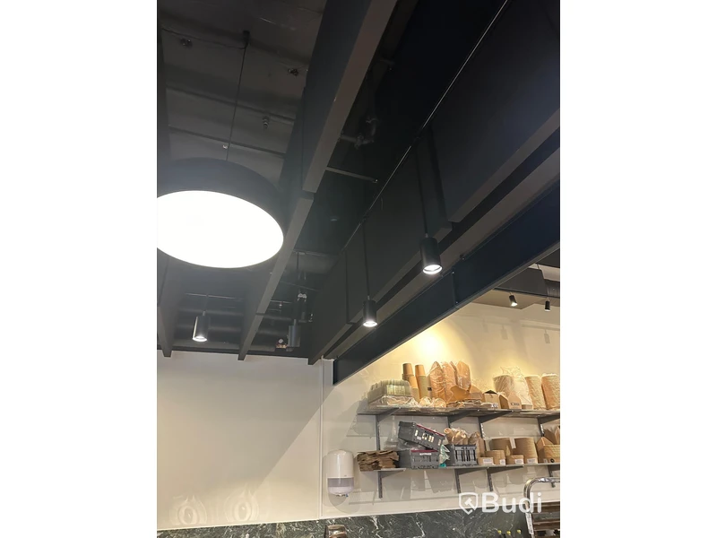Cirka 12 st spotlights.