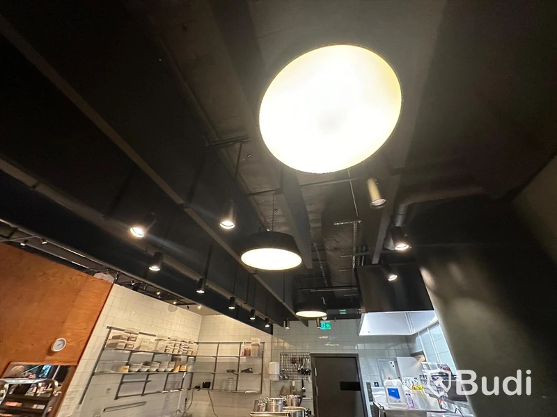 Cirka 12 st spotlights.