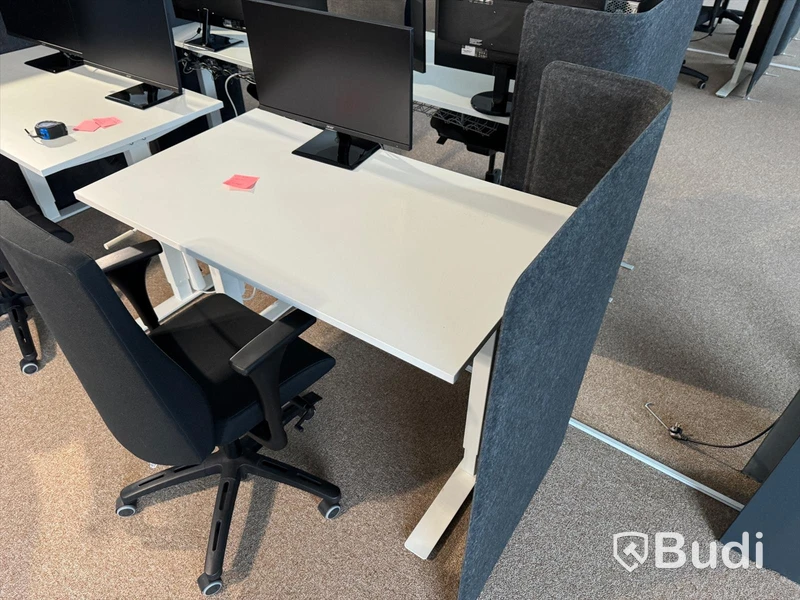 Manuellt höj-och sänkbart skrivbord, skrivbordsstol, bordsskärm och datorskärm