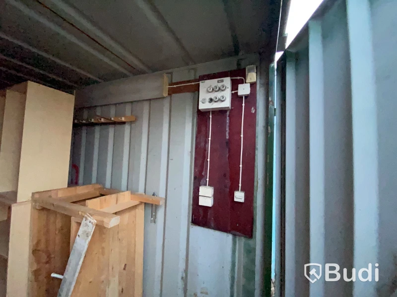 Container 20 fot med innehåll