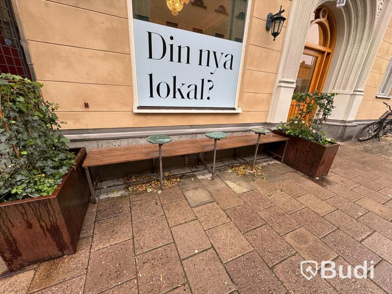 Specialbyggd svetsad bänk med marmorbord