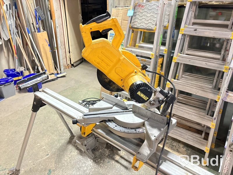 DeWalt kap och gersåg med stativ.