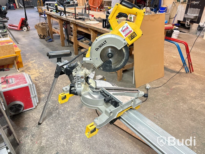 DeWalt kap och gersåg med stativ.