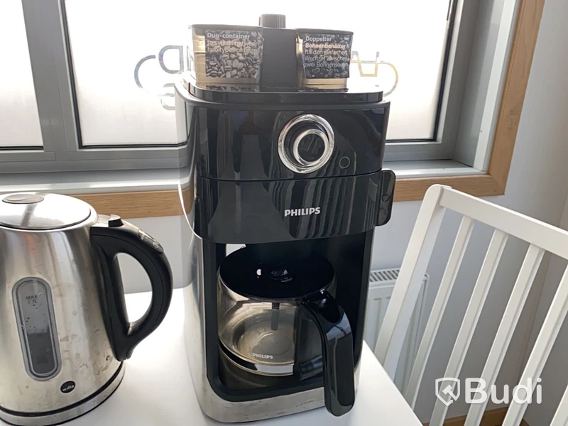 Köksbord, kaffebryggare, brödrost & vattenkokare