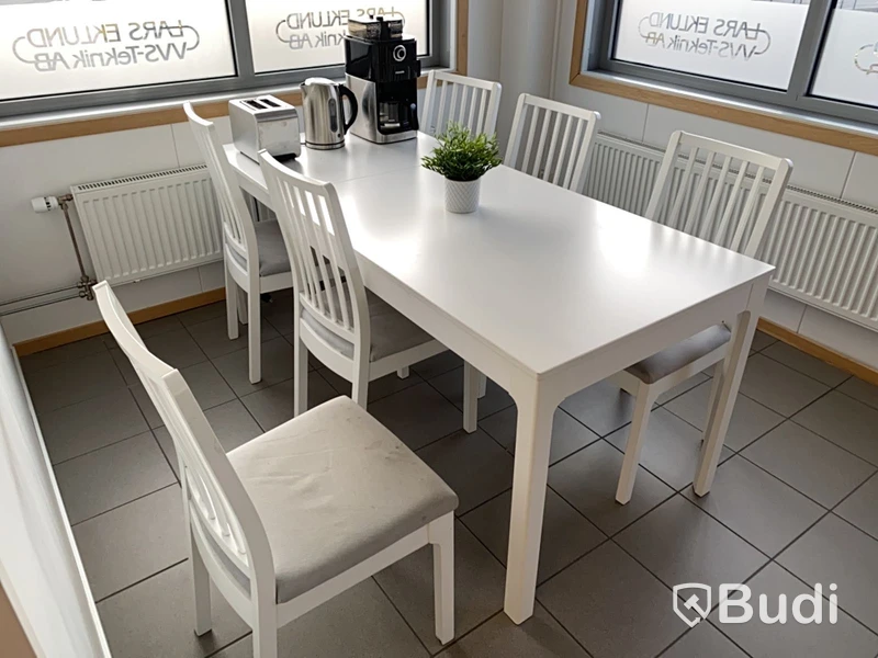 Köksbord, kaffebryggare, brödrost & vattenkokare