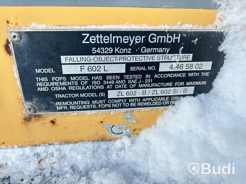 Lastmaskin Zettelmeyer med många redskap.