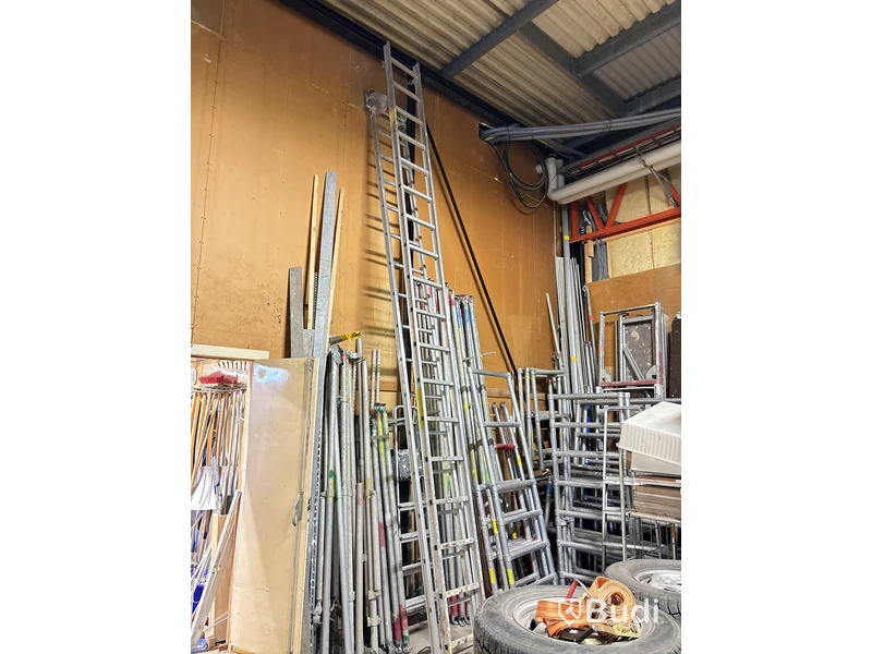 Långa aluminiumstegar 2st