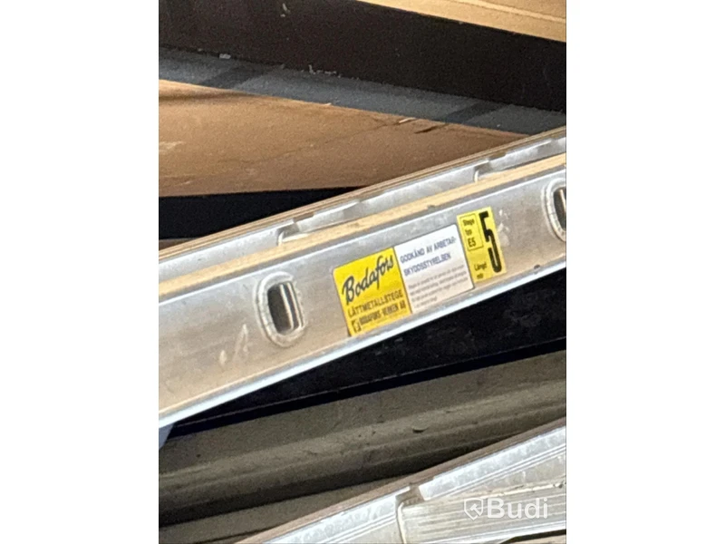 Långa aluminiumstegar 2st
