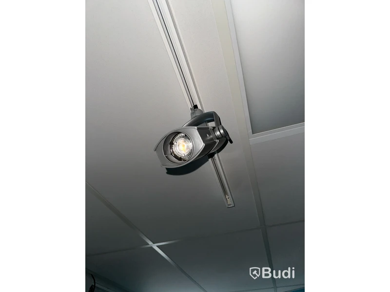 Ca 12 st Spotlights (skenor ingår ej)