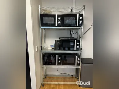 5 st microvågsugnar och hylla obs! Reparationsobjekt