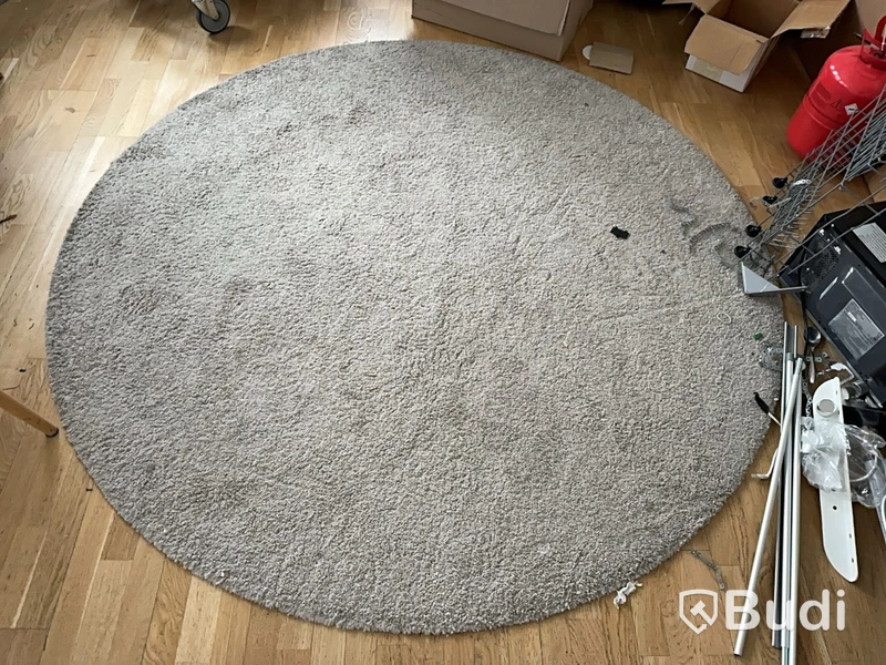 Bord IKEA, 3 st stolar och matta