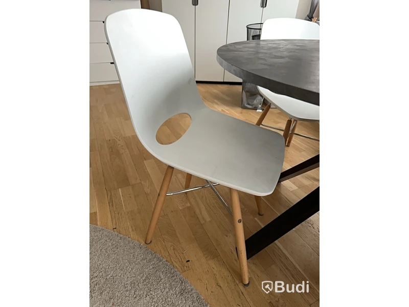 Bord IKEA, 3 st stolar och matta