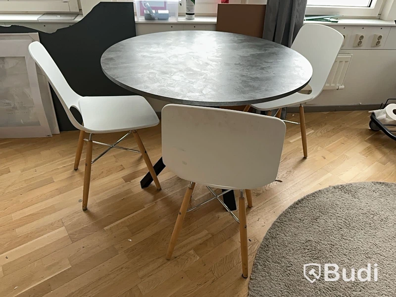 Bord IKEA, 3 st stolar och matta