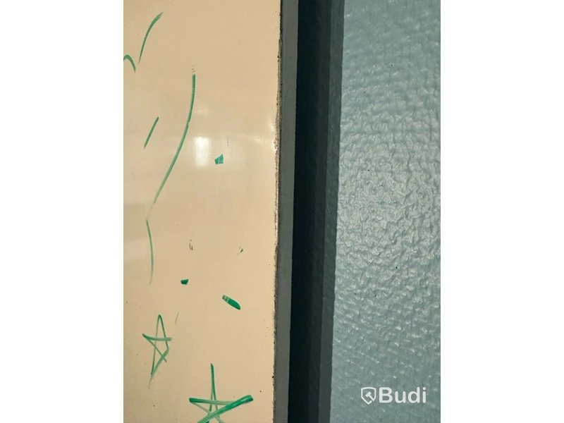 2 st whiteboards