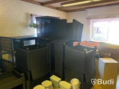 Parti utemöbler konstrotting