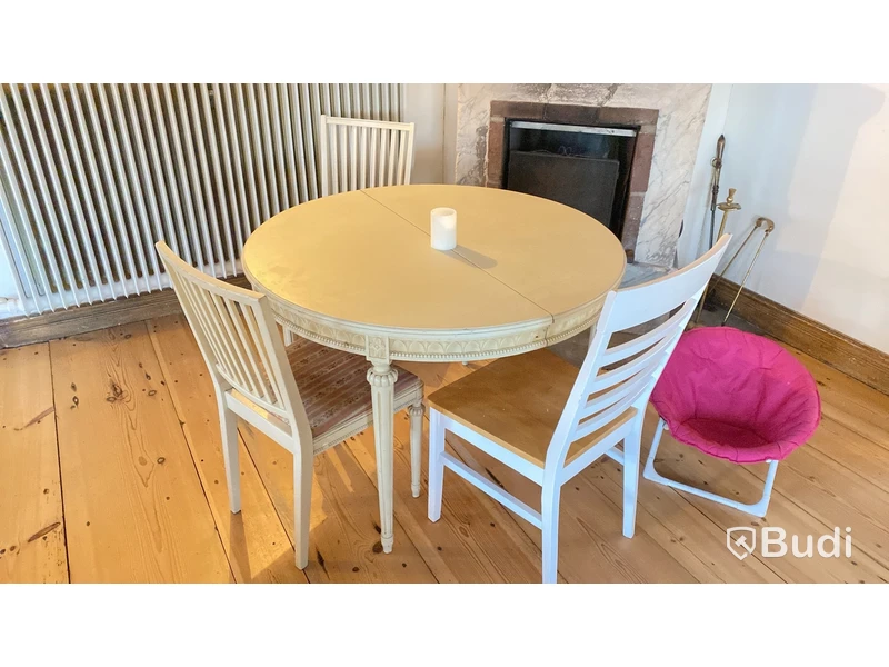 Äldre matsalsmöblemang