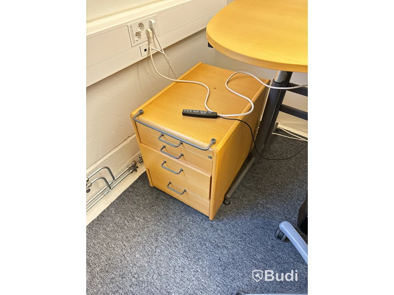 Elektriskt höj-och sänkbart skrivbord 200x100, 2st skåp, hurts samt kontorsstol