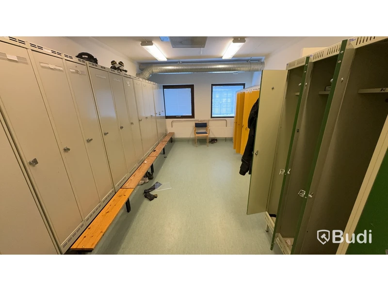 Omklädningsskåp, totalt 28st skåp, olika modeller, vissa med sittbänk. Se bilder