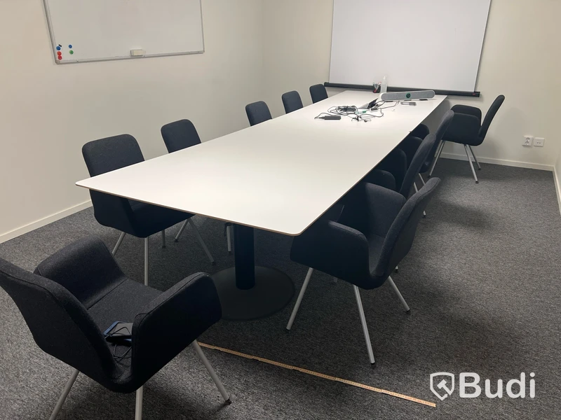Konferensbord 2st 200x120 varav den ena med medielåda. Samt 10st stolar