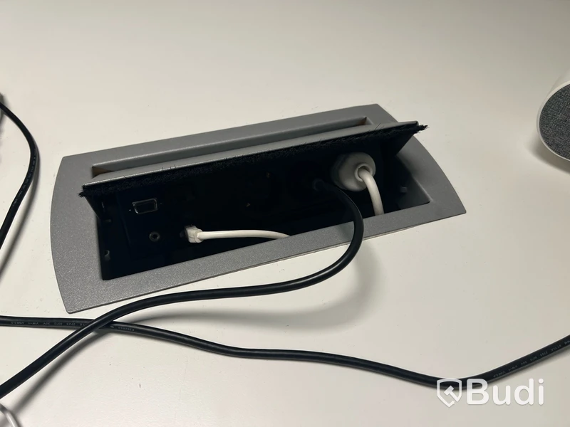 Konferensbord 2st 200x120 varav den ena med medielåda. Samt 10st stolar