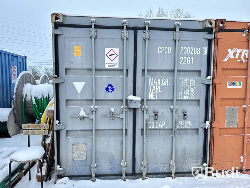 20 fots container med innehåll bl.a 10 st verktygsvagnar