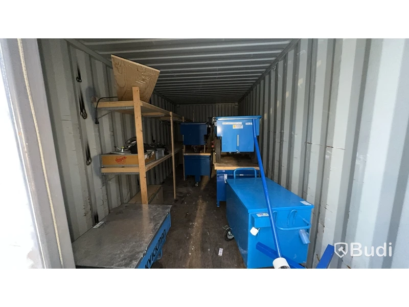 20 fots container med innehåll bl.a 10 st verktygsvagnar