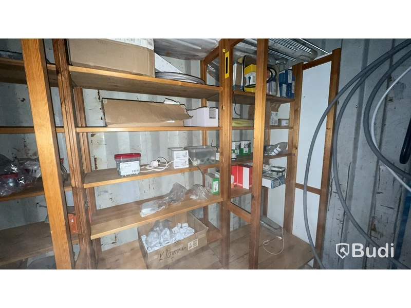 20 fots container med innehåll