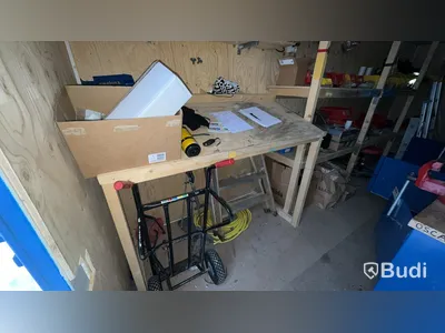 20 fots container med innehåll