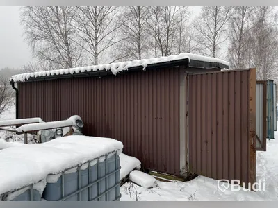 20 fots förrådsbyggnad med innehåll