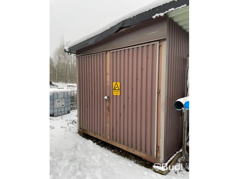20 fots förrådsbyggnad med innehåll