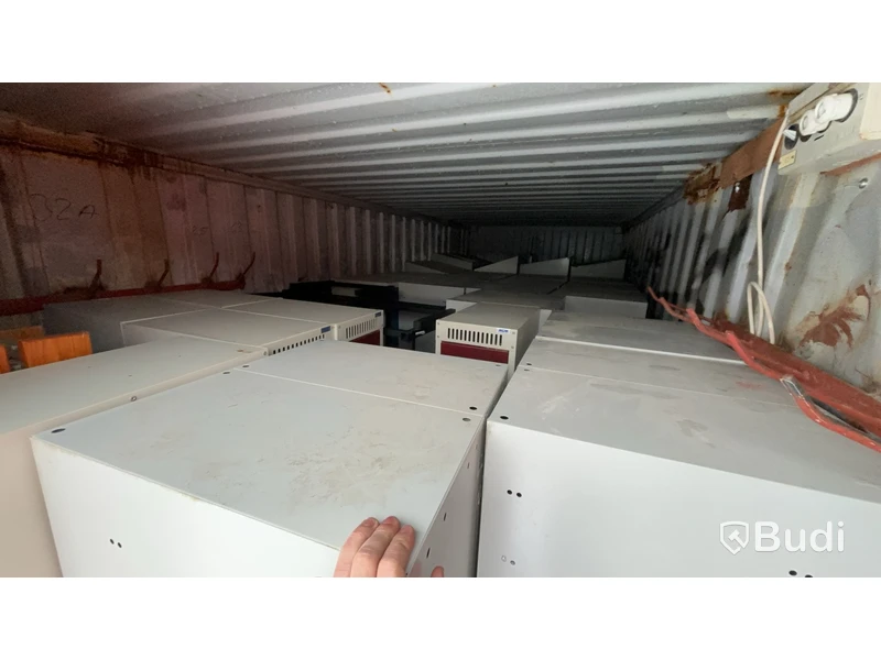 Container 20-fot med innehåll.
