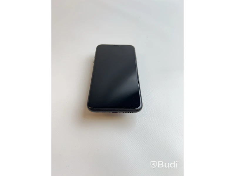 Mobil Apple iPhone Xr 64GB. inkl laddare. OBS! Skrapad skärm