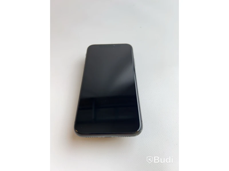 Mobil Apple iPhone 11 64GB inkl. laddare Obs! Repor på fram/baksida