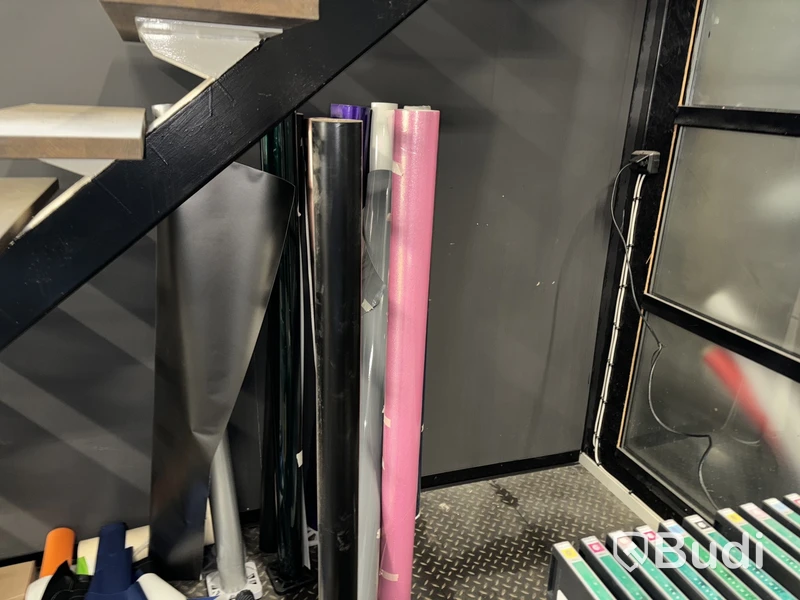 Folieringsföretag med skrivare/cutter och material. Stort Parti!