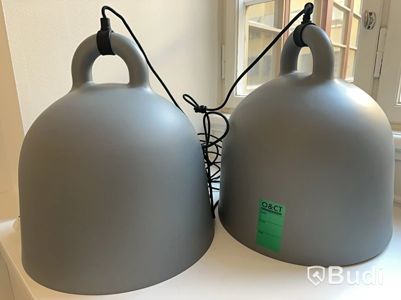 Taklampor, 2 st - Normann Copenhagen, Bell lampa Medium grå metall, Totalt ord. pris inkl. moms: ca 10 000 kr