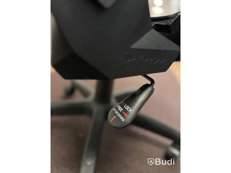 Skrivbord och gamingstol Arozzi, OBS! Saknar strömsladd