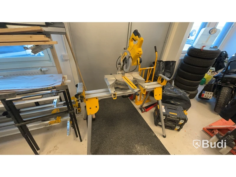Kap & gersåg DeWalt med stativ.