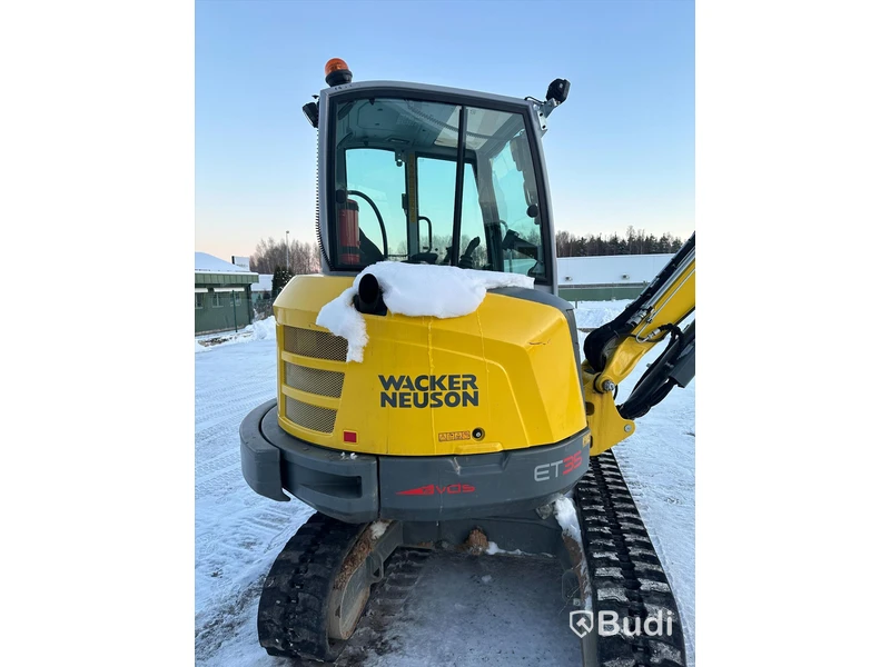 Grävmaskin Wacker Neuson ET-35 med tiltrotator och skopor.