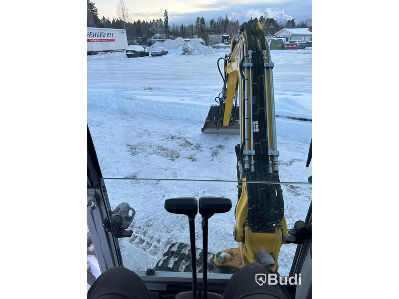 Grävmaskin Wacker Neuson ET-35 med tiltrotator och skopor.